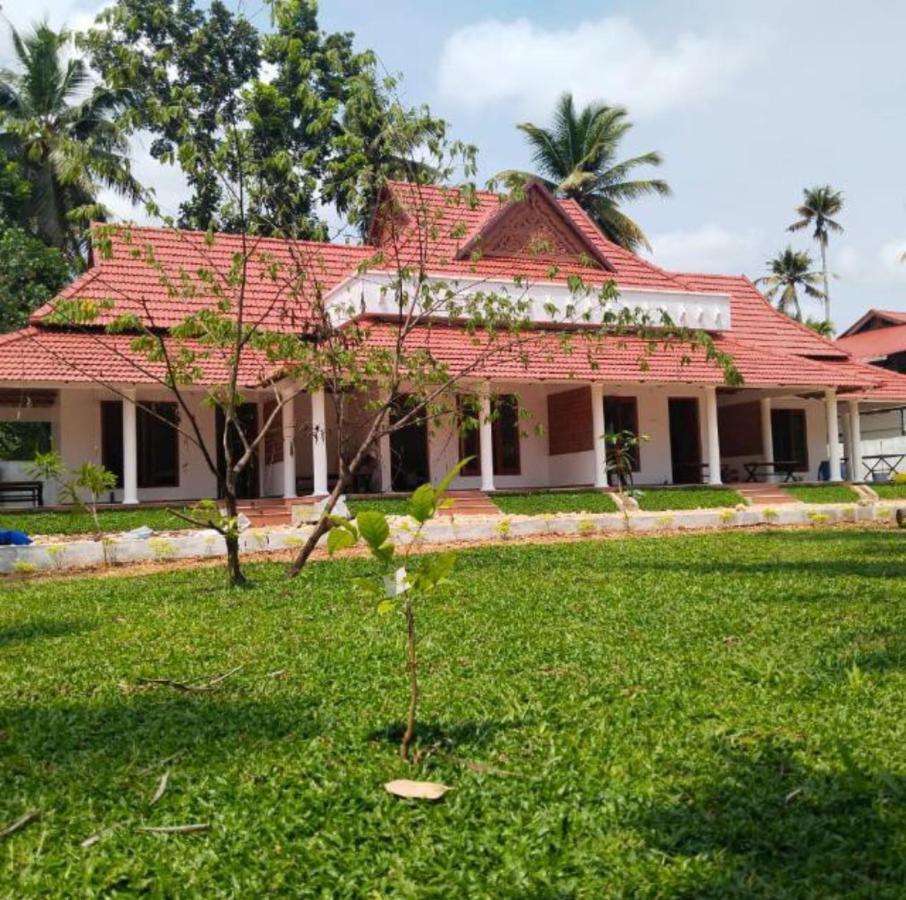 Hotel The Royal Island à Mundrothuruth Extérieur photo