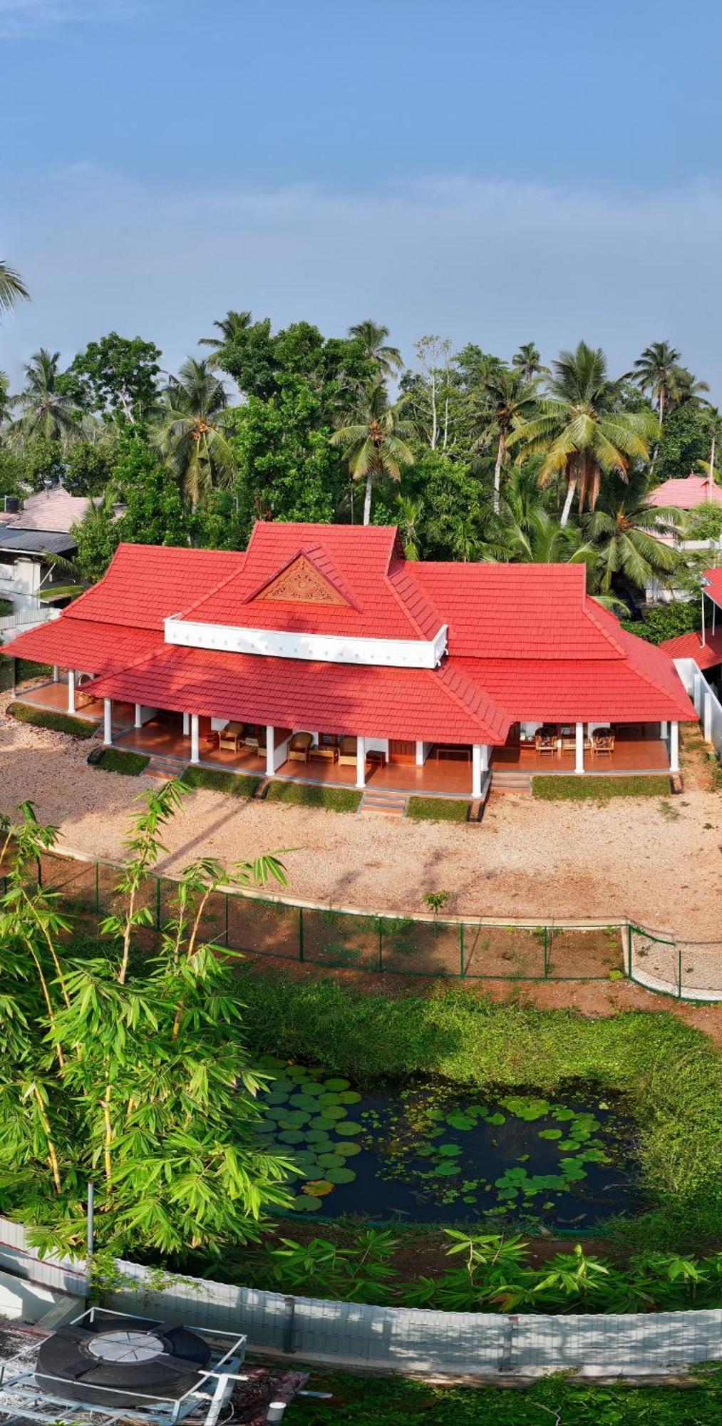 Hotel The Royal Island à Mundrothuruth Extérieur photo